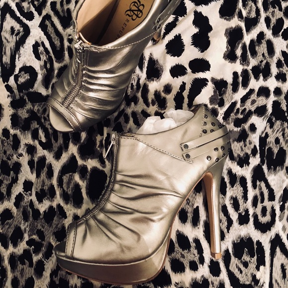 Rock & Republic Shoes - Rock & Republic silver heels